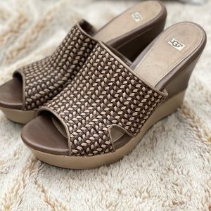 Beautiful 💕.  Women’s Ugg sandal ‘Doha’,  new with box.
